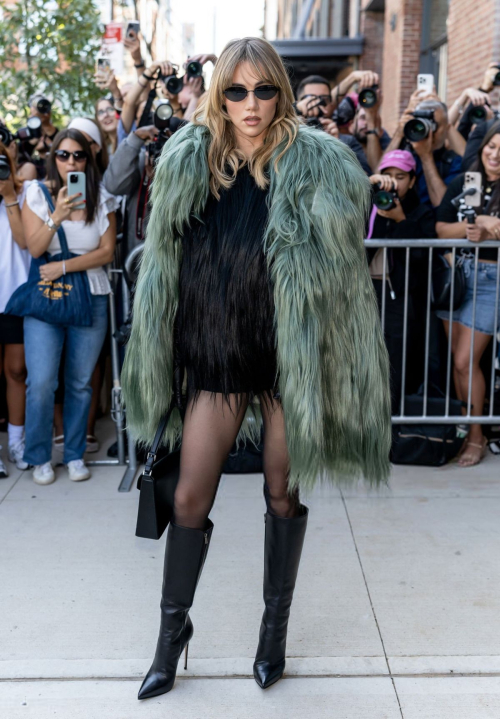 Suki Waterhouse at Michael Kors SS26 Fashion Show New York City, September 2025 2
