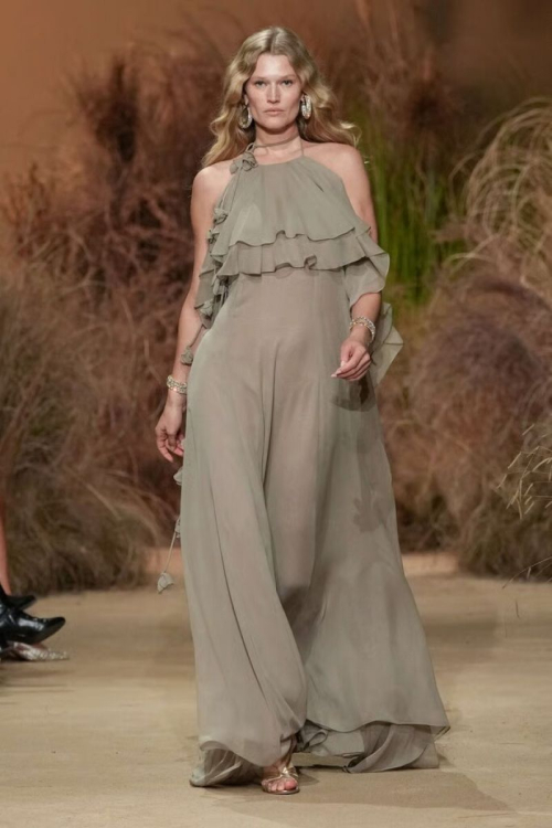 Toni Garrn Walks Runway Luisa Spagnoli S/S 26 Show Milan Fashion Week, September 2025
