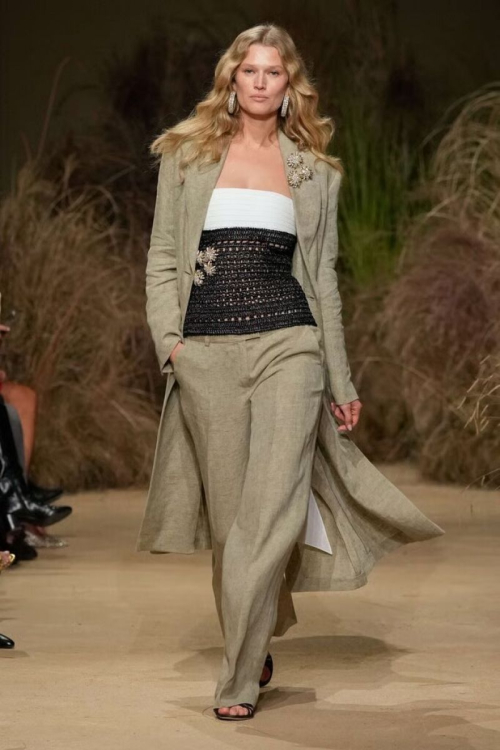 Toni Garrn Walks Runway Luisa Spagnoli S/S 26 Show Milan Fashion Week, September 2025 1