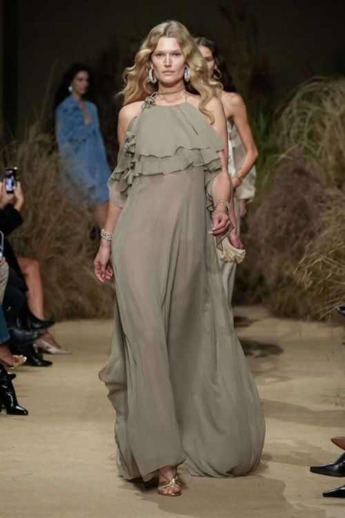 Toni Garrn Walks Runway Luisa Spagnoli S/S 26 Show Milan Fashion Week, September 2025 2