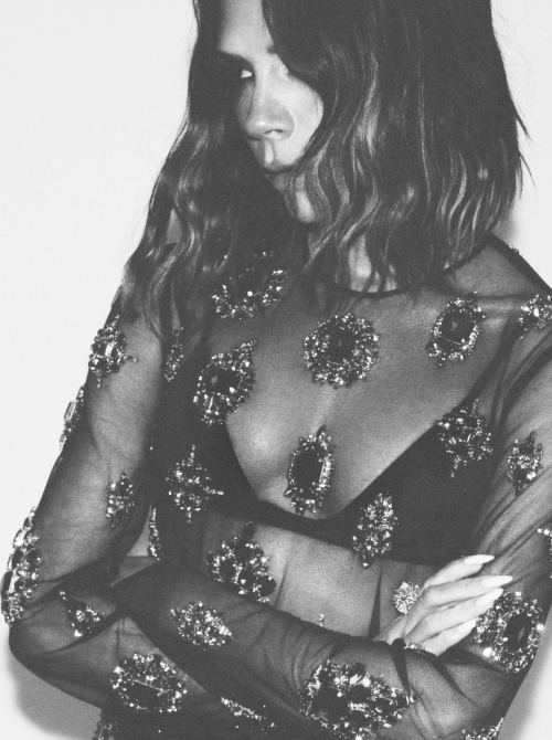 Victoria Beckham for Elle Magazine, October 2025 5