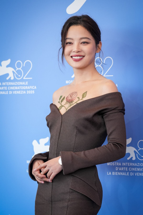 Xin Zhilei at The Sun Rises on Us All photocall Venice, September 2025