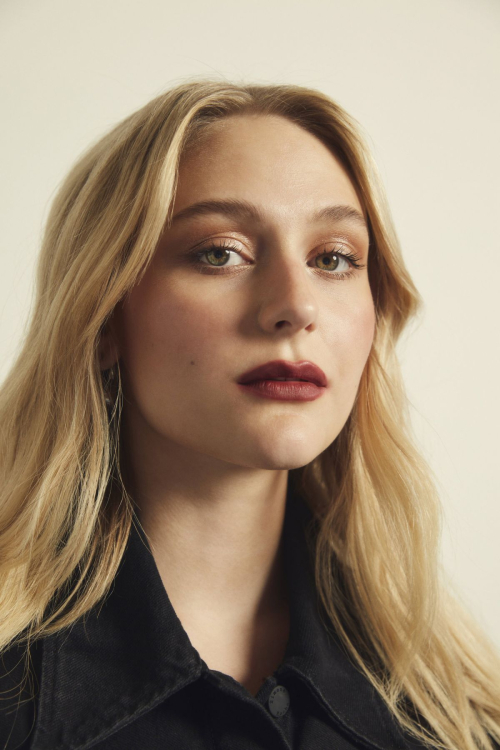 Alyvia Alyn Lind for Numero Netherlands Magazine, October 2025 3