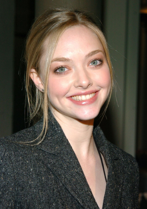 Amanda Seyfried at Rebirth of the L Salon Fashion Show Los Angeles 2004 1