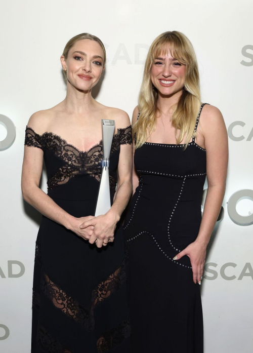 Amanda Seyfried Receives Vanguard Award at SCAD Fest, October 2025 2