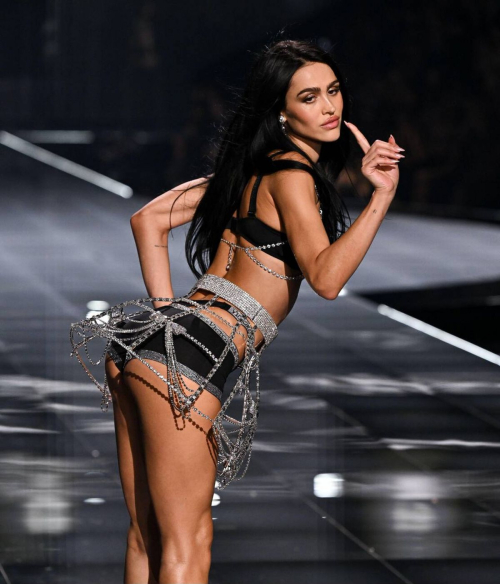 Amelia Hamlin at Victoria