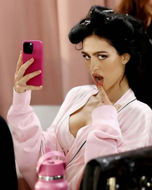 Amelia Hamlin Victoria’s Secret Fashion Show New York 9