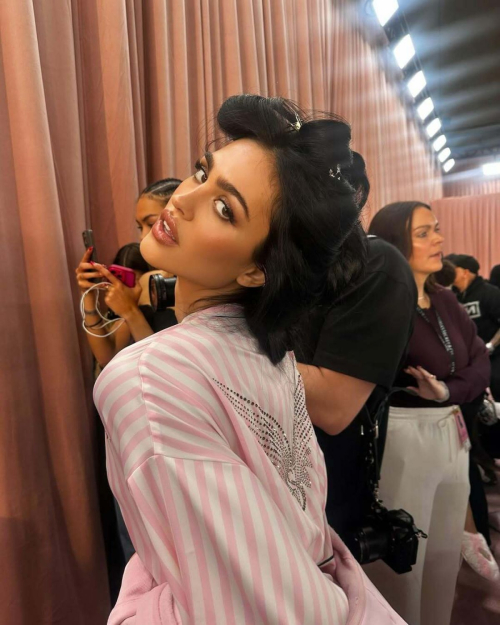 Amelia Hamlin Victoria’s Secret Fashion Show New York 10