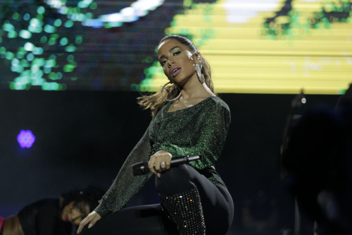 Anitta Performs Festival de Verao Salvador, December 2017 3