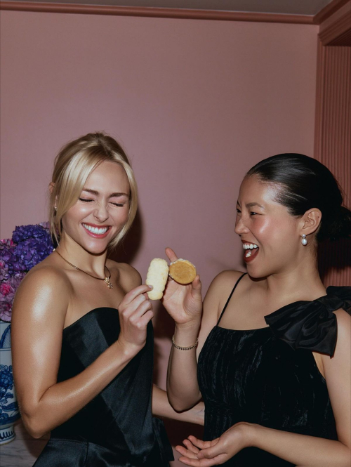 AnnaSophia Robb at a photoshoot, October 2025 1