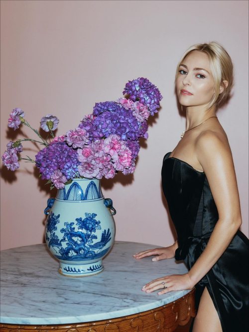 AnnaSophia Robb at a photoshoot, October 2025 2