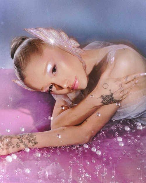Ariana Grande R.E.M. Beauty Wicked Collection, October 2025 4