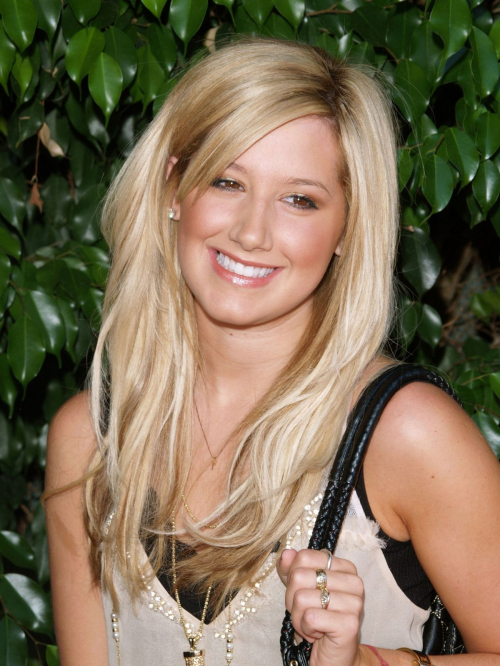 Ashley Tisdale at 4th Annual Bogart Backstage Children’s Choice Awards 2