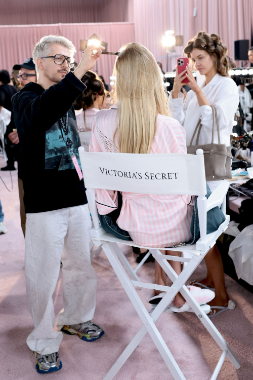 Barbara Palvin backstage Victoria