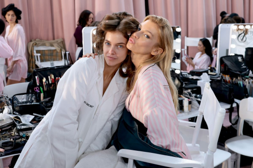 Barbara Palvin backstage Victoria