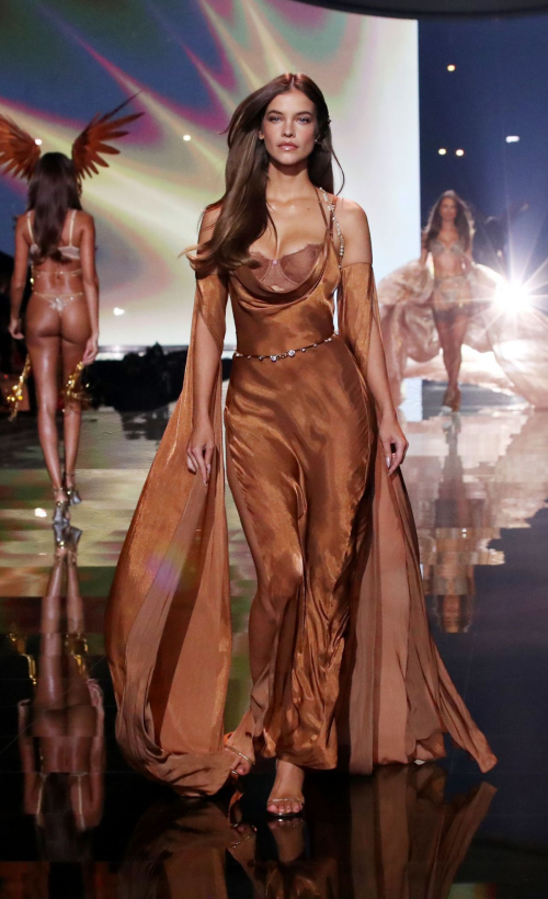 Barbara Palvin stuns at Victoria