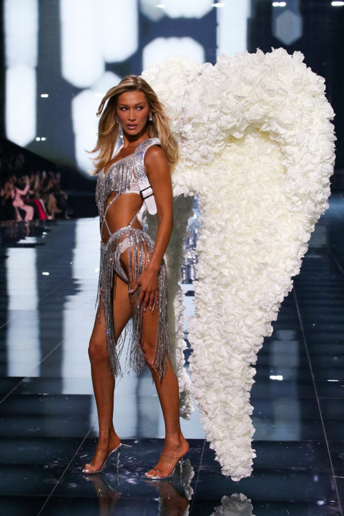Bella Hadid stuns at Victoria