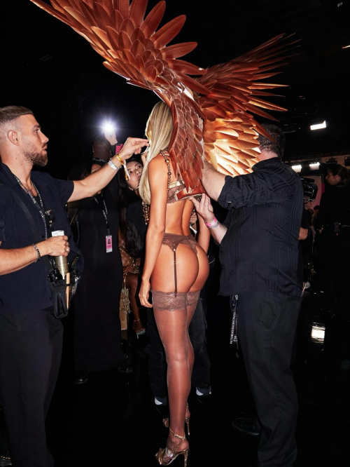 Candice Swanepoel Instagram Photos, October 2025 13
