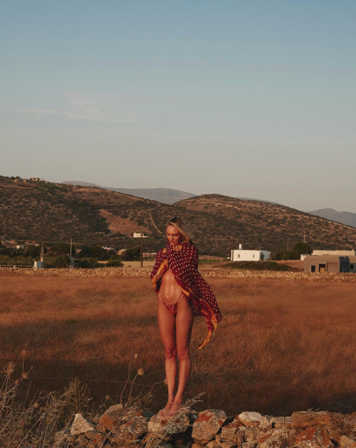 Candice Swanepoel Instagram Photos, October 2025 4