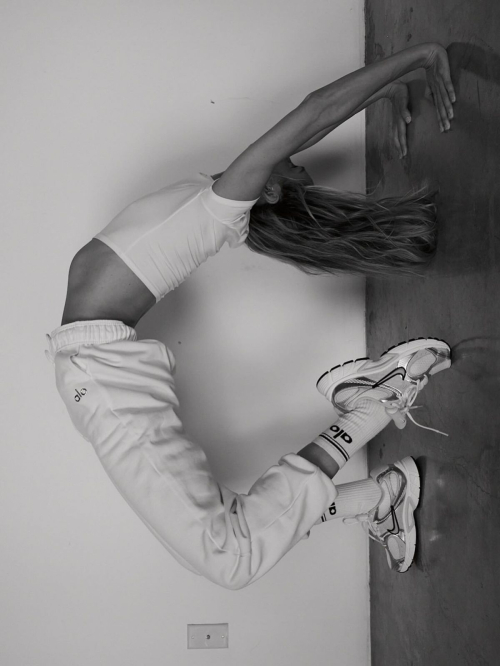 Candice Swanepoel Instagram photos, October 2025 7