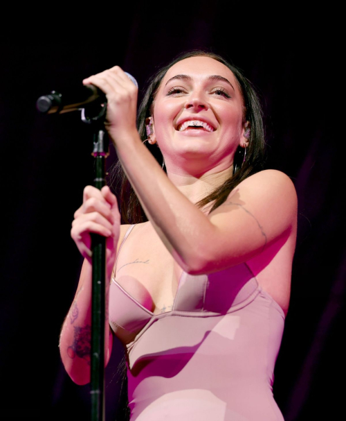 Cil Performs at Dua Lipa Radical Optimism Tour Dallas, October 2025 6