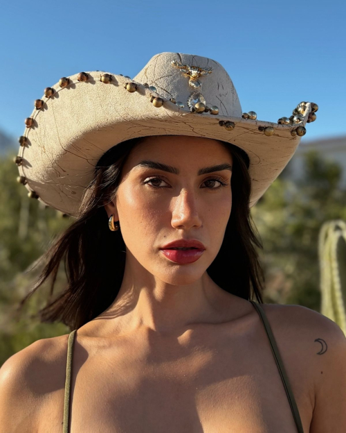 Claudia Coria Instagram Photos and Video, October 2025 50