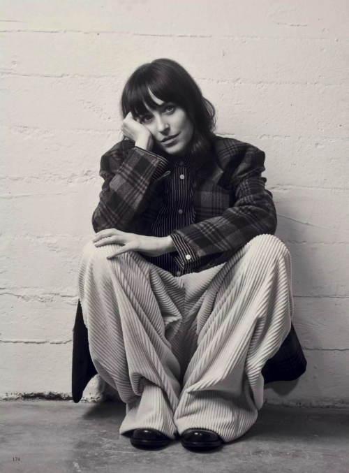 Dakota Johnson Vogue Magazine Germany, November 2025 4