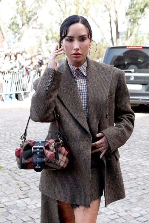 Demi Lovato Arrives at Vivienne Westwood Fashion Show Paris Fashion Week, October 2025 2