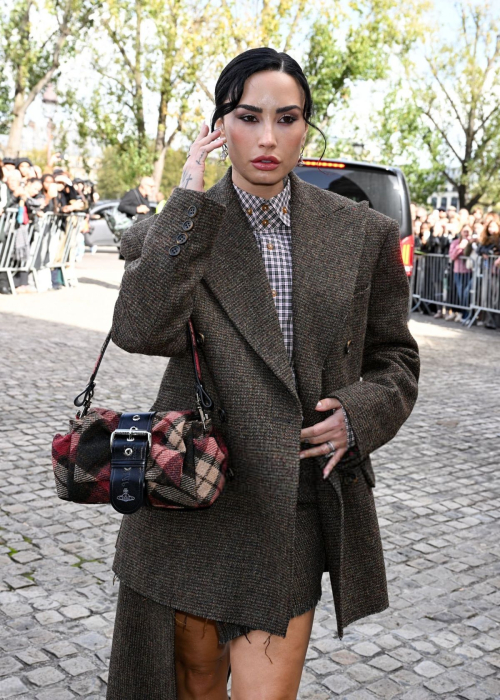 Demi Lovato Arrives at Vivienne Westwood Fashion Show Paris Fashion Week, October 2025 4