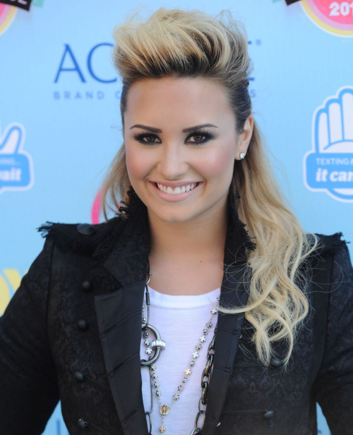 Demi Lovato at Teen Choice Awards Universal City 4