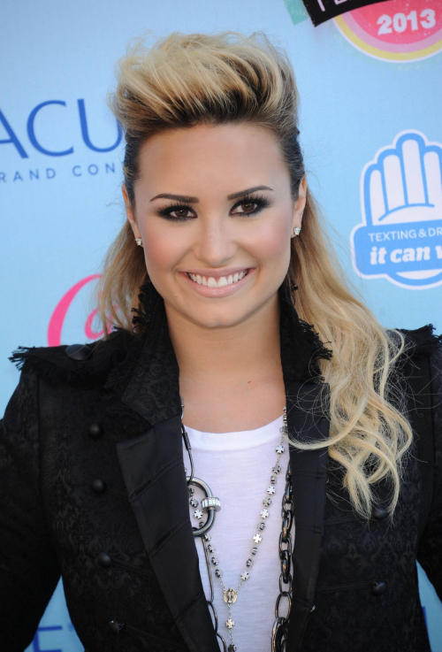 Demi Lovato at Teen Choice Awards Universal City 5