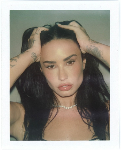 Demi Lovato stylish Instagram photos, October 2025 11