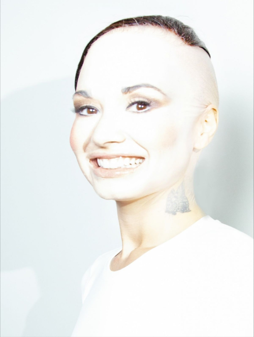 Demi Lovato stylish Instagram photos, October 2025 1