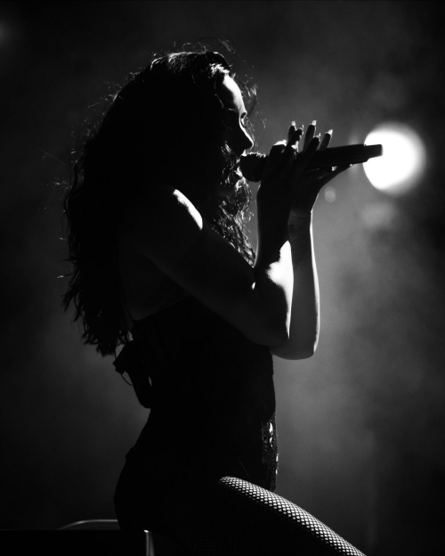 Demi Lovato stylish Instagram photos, October 2025 4