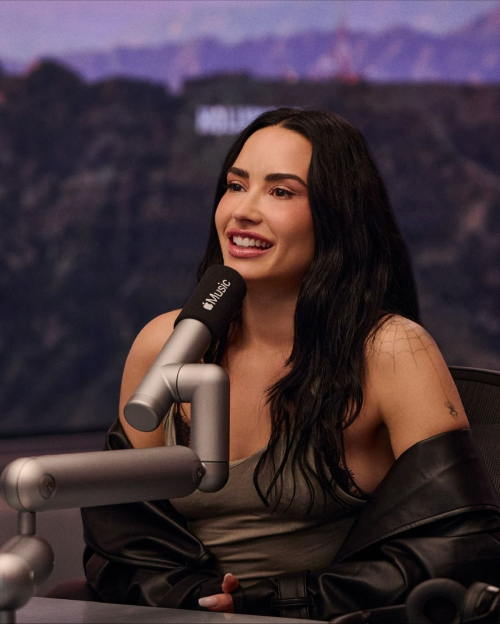 Demi Lovato stylish Instagram photos, October 2025 8