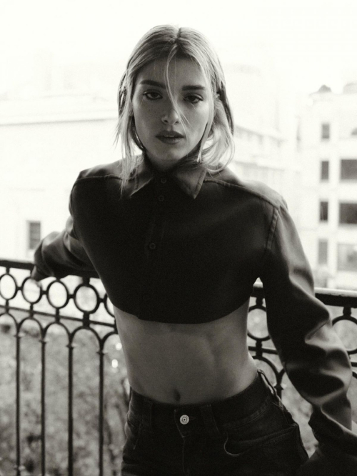 Dixie D’Amelio at a Photoshoot, October 2025