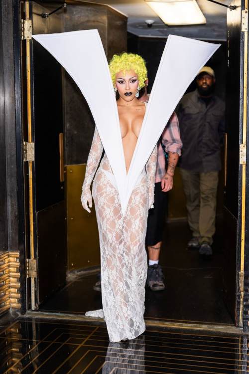 Doja Cat Arrives at Saturday Night Live New York City, October 2025 4