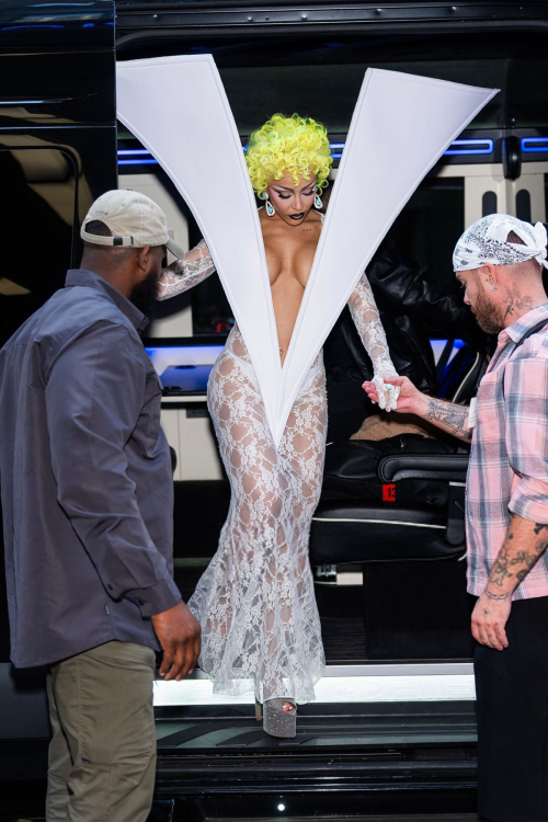 Doja Cat Arrives at Saturday Night Live New York City, October 2025 5