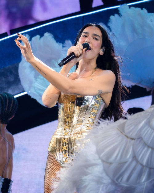 Dua Lipa Performs at Chase Center in San Francisco, October 2025 5
