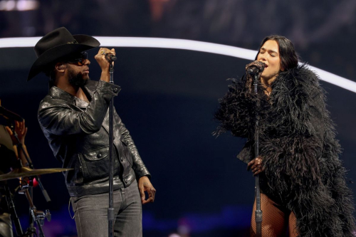 Dua Lipa Performs on Radical Optimism Tour Dallas, October 2025 1