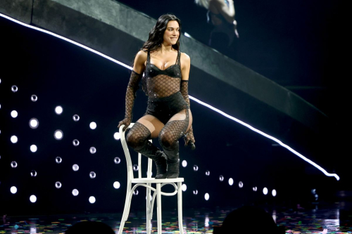 Dua Lipa Performs Radical Optimism Tour Los Angeles, October 2025 3