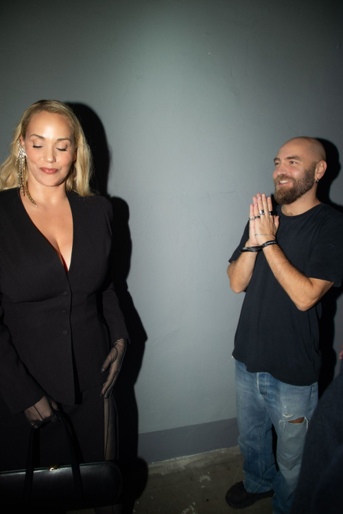 Elizabeth Berkley for Vogue US Mugler Fashion Show, October 2025 10