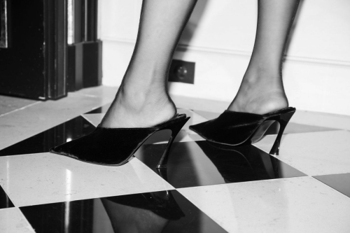 Elizabeth Berkley for Vogue US Mugler Fashion Show, October 2025 7