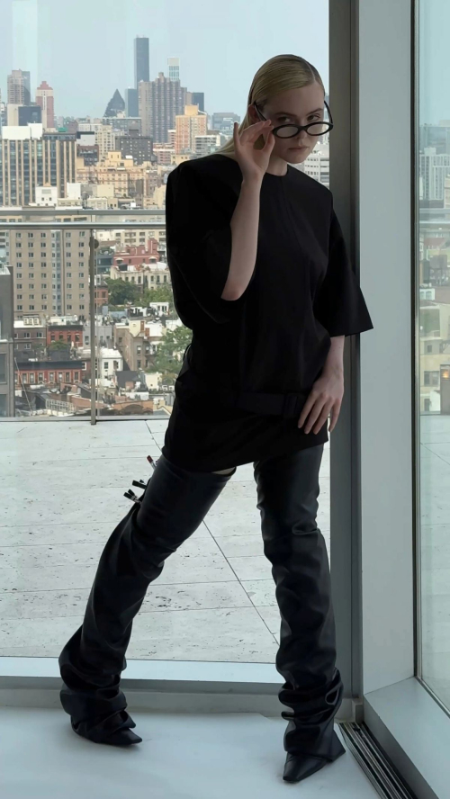 Elle Fanning for i-D Magazine, October 2025 9