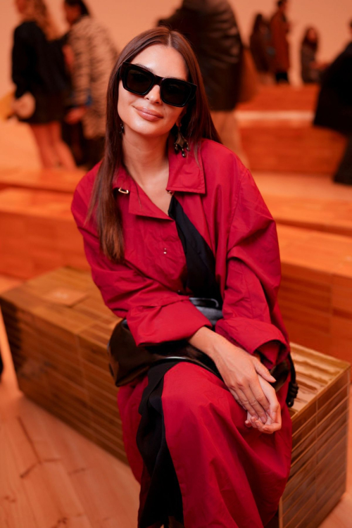 Emily Ratajkowski at Loewe Show Paris Fashion Week, October 2025 3
