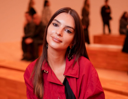Emily Ratajkowski at Loewe Show Paris Fashion Week, October 2025 4
