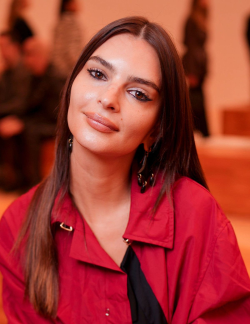 Emily Ratajkowski at Loewe Show Paris Fashion Week, October 2025 5