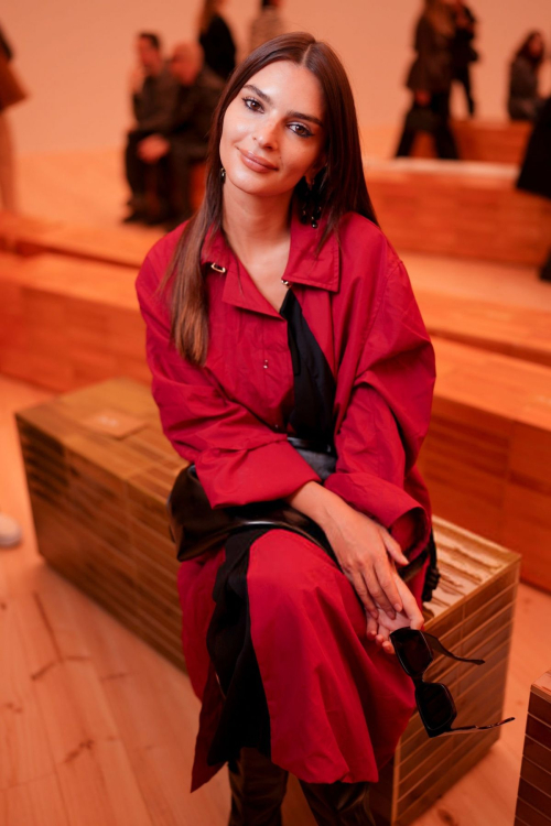 Emily Ratajkowski at Loewe Show Paris Fashion Week, October 2025 6