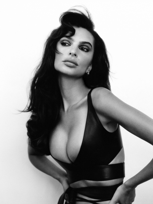 Emily Ratajkowski for Beyond Noise, October 2025 1