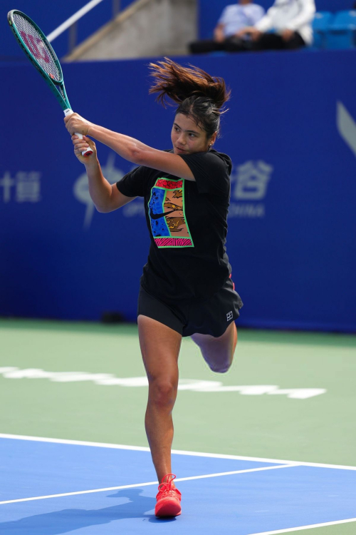 Emma Raducanu at Practice Session Ahead of Wuhan Open Wuhan, October 2025 1